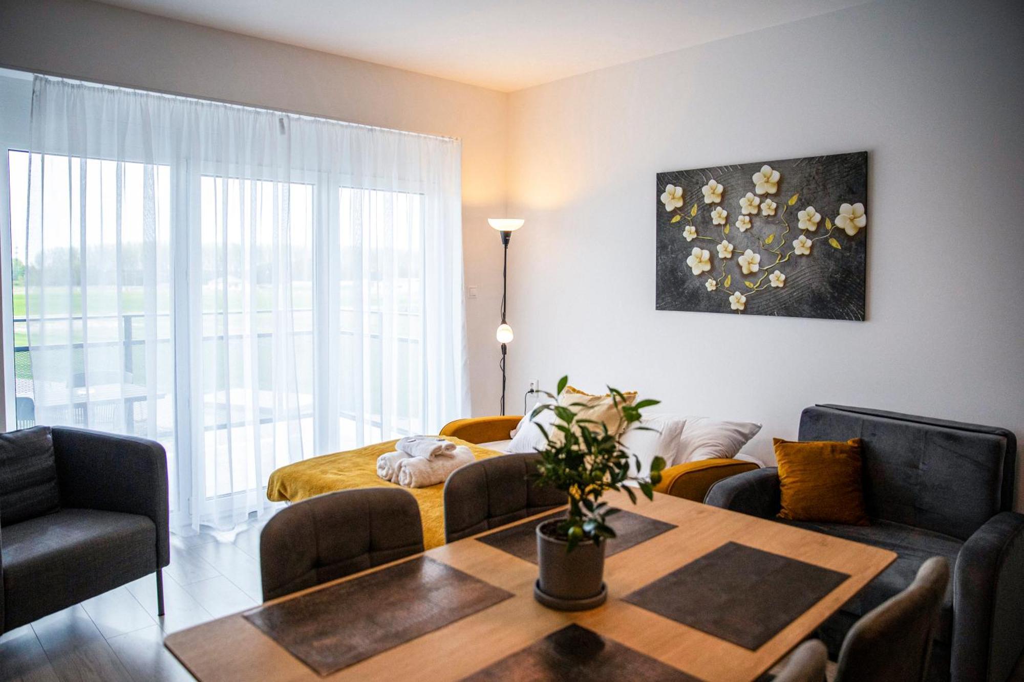 Kinga Apartman ดูนาจสก้า สเตรด้า ภายนอก รูปภาพ