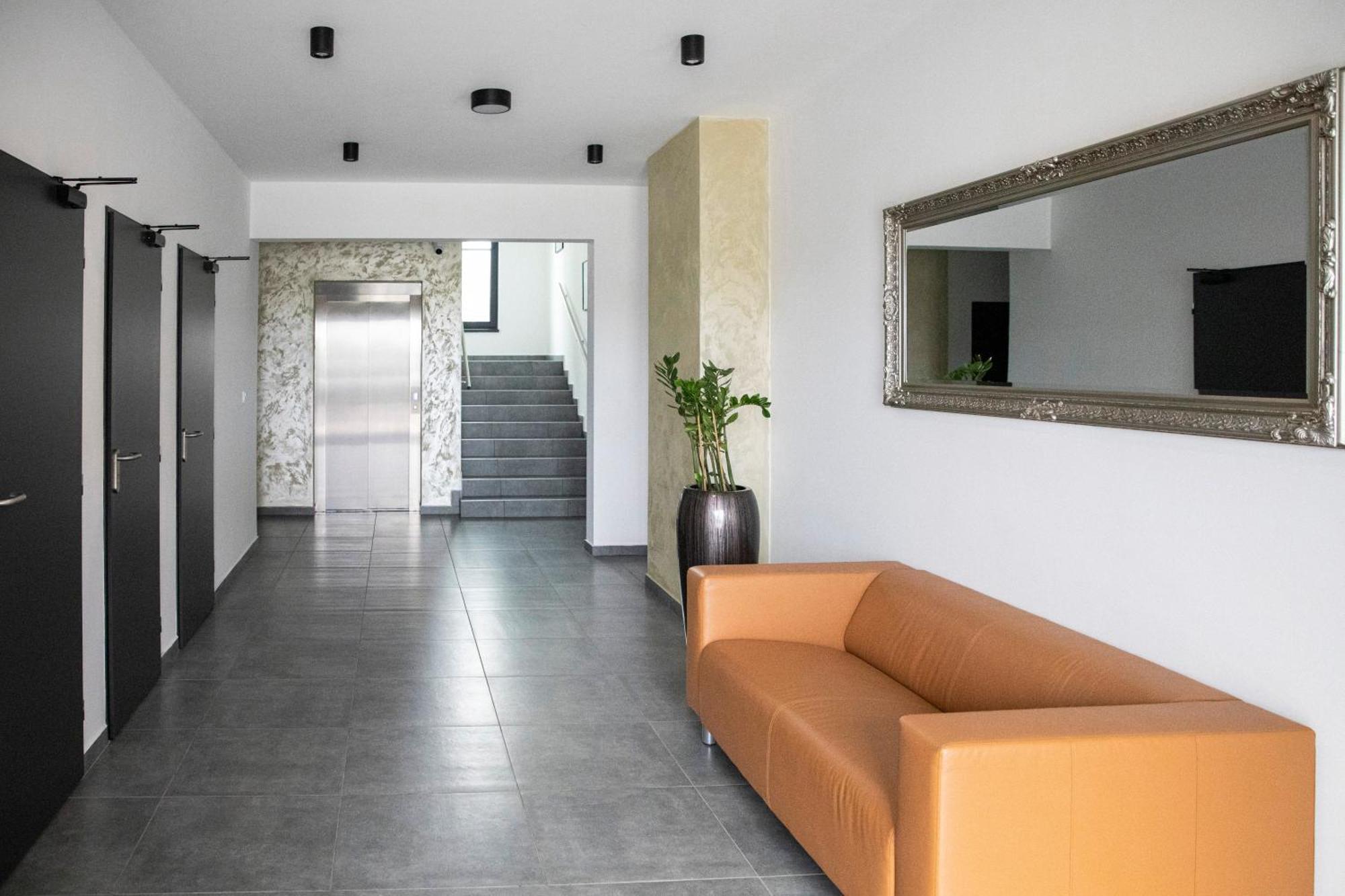 Kinga Apartman ดูนาจสก้า สเตรด้า ภายนอก รูปภาพ