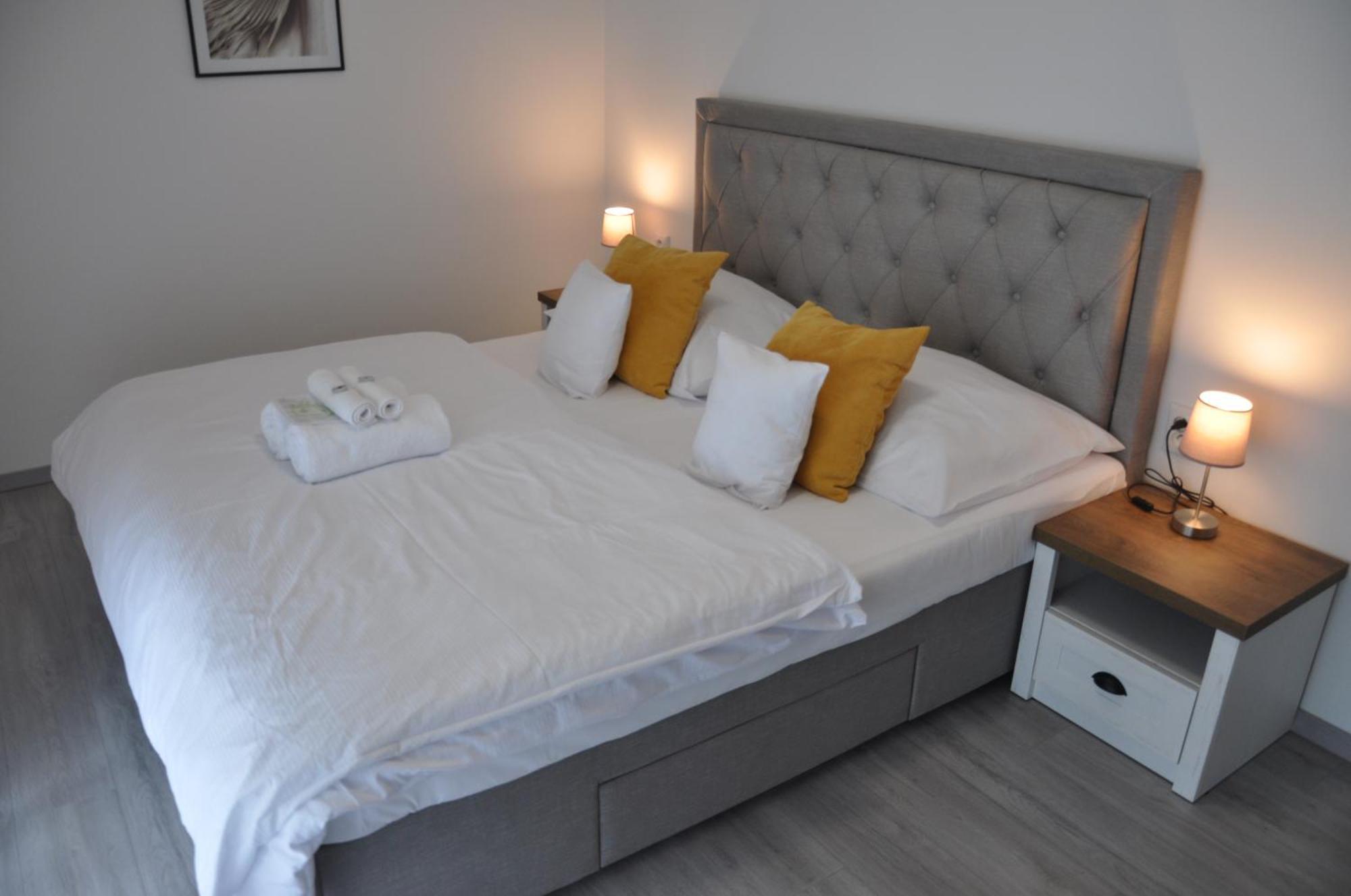 Kinga Apartman ดูนาจสก้า สเตรด้า ภายนอก รูปภาพ